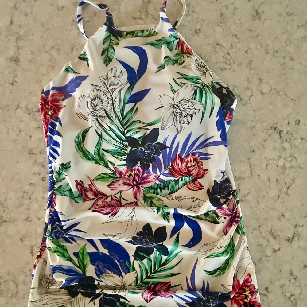 Hapari high neck strappy tankini size M